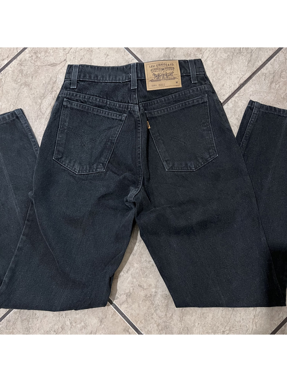 Vintage Levi's 950 Relaxed Fit Tapered Leg Black Faded 6 Reg M 27x30.5 High Rise